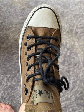 Canvas low Top Sneakers in Brown with Black Laces